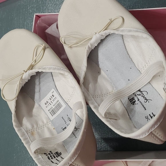 Ballet shoes, two pairs of new in box. Both size 11.5. By Spotlight. Off whi… - Picture 4 of 8